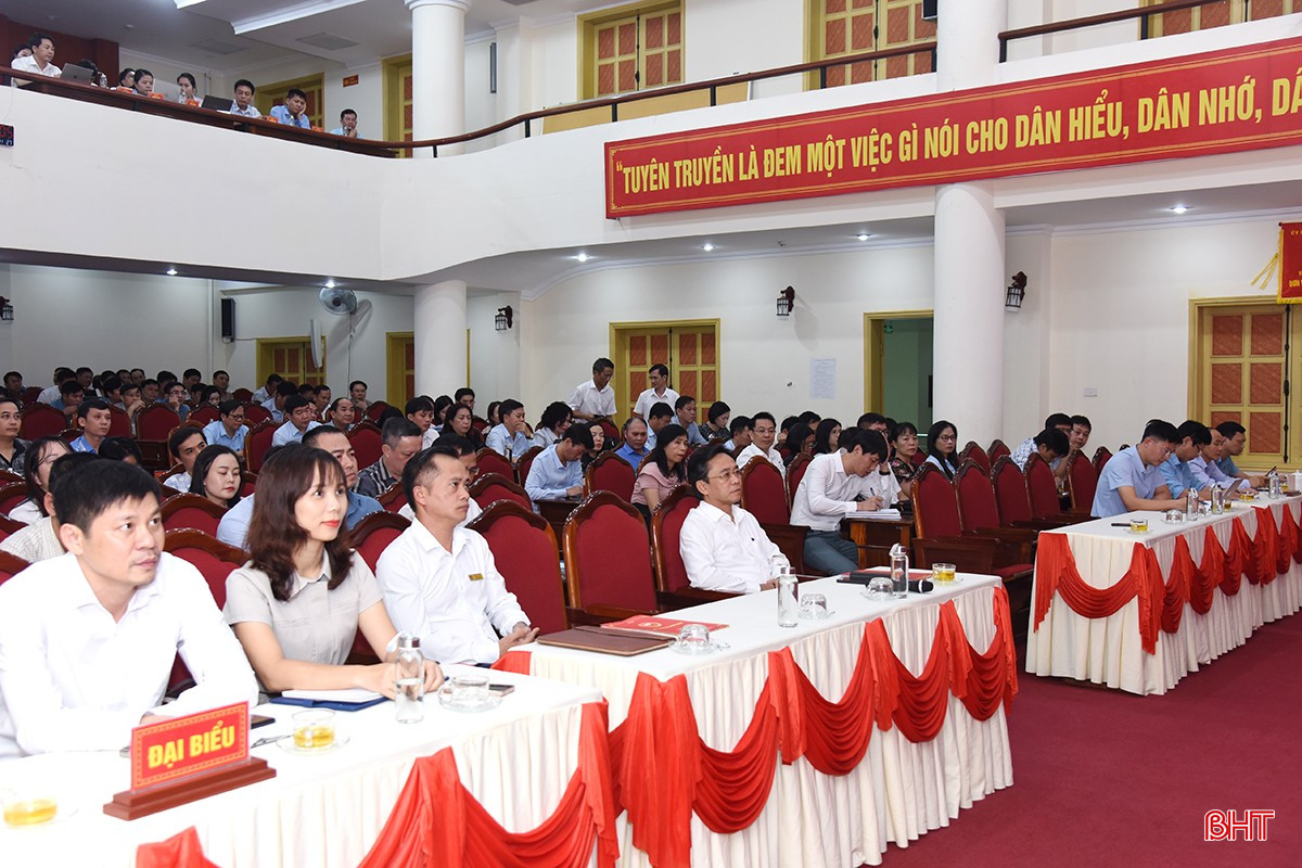 Đại biểu dự buổi đối thoại và bế giảng. bqbht_br_dsc-6872-copy.jpg