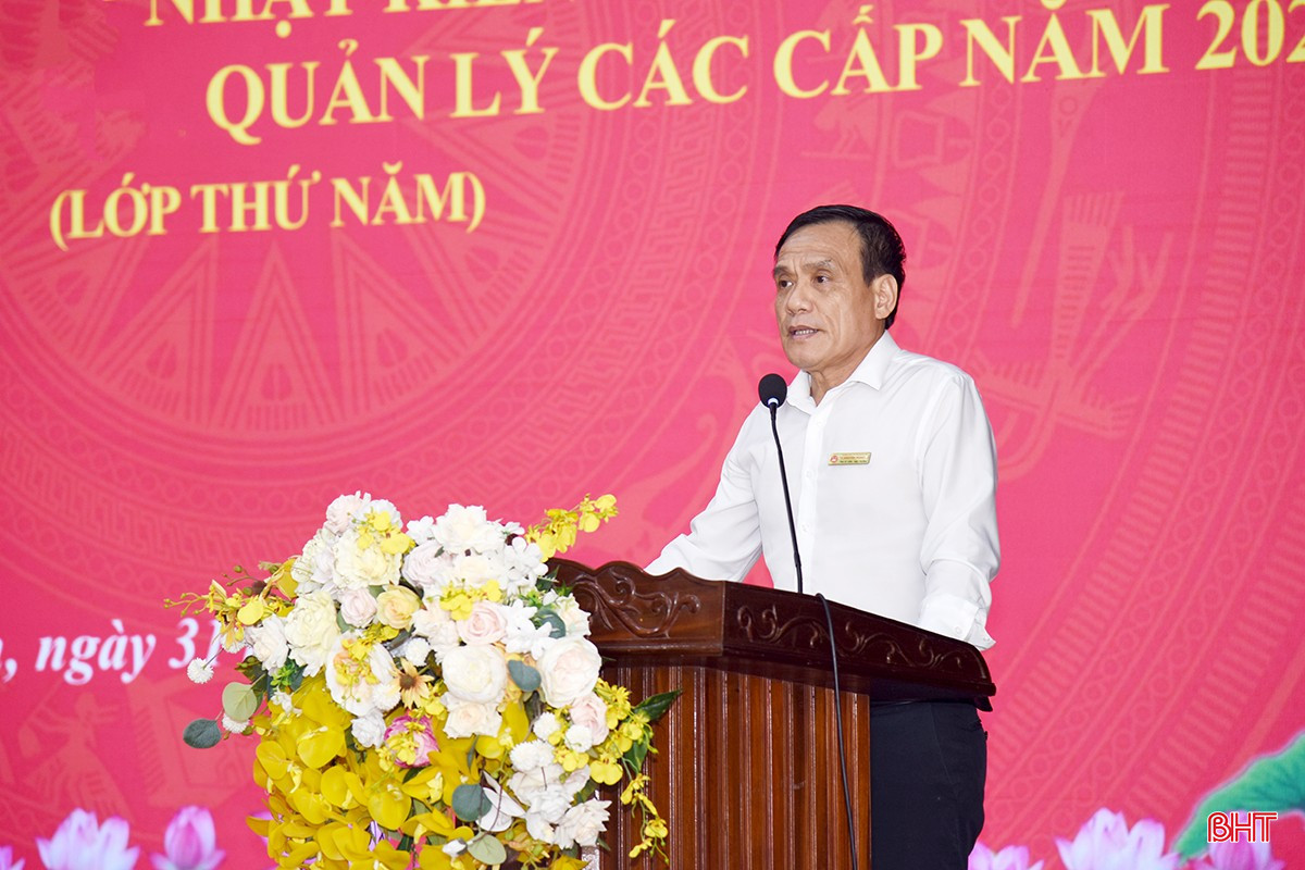 TS Nguyễn Trọng Tứ - Hiệu trưởng Trường Chính trị Trần Phú phát biểu bế giảng lớp học. bqbht_br_dsc-6905-copy.jpg