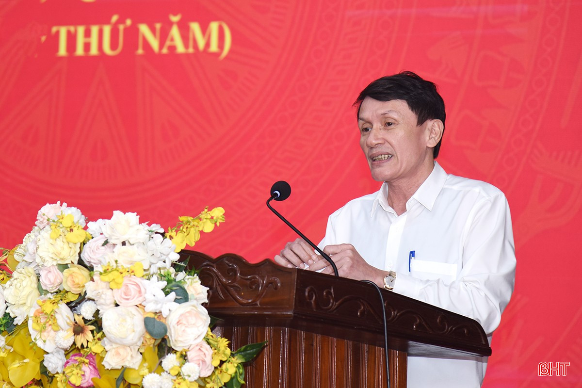 Học viên Nguyễn Quốc Khánh - Trưởng phòng Hành chính trị sự (Báo Hà Tĩnh) phát biểu cảm ơn Ban Thường vụ Tỉnh ủy và ban tổ chức lớp học. bqbht_br_dsc-69a23.jpg