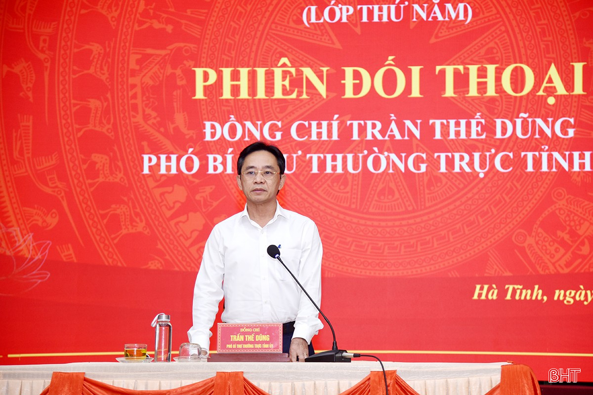 Phó Bí thư Thường trực Tỉnh ủy Trần Thế Dũng giải đáp các câu hỏi của học viên. bqbht_br_adsc-6878-copy.jpg