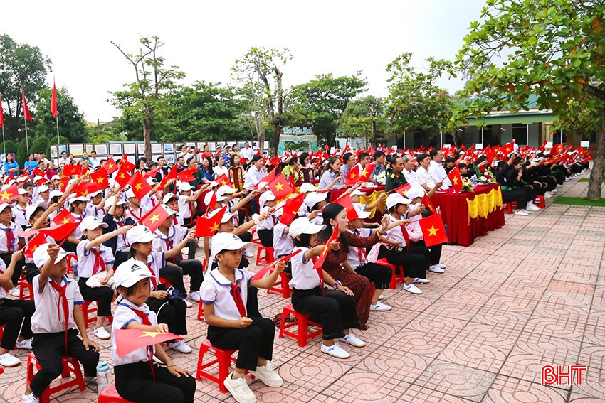 Gần 800 học sinh Trường TH&THCS Thạch Hội tham gia chương trình triển lãm. 427bc586-39a8-4c48-b28e-7d45f5beace3-4016.jpeg
