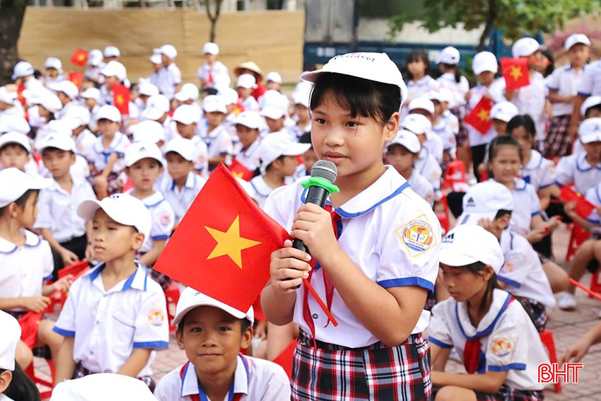 Các em học sinh giao lưu, trao đổi, giải đáp các câu hỏi liên quan đến biển, đảo Việt Nam. 2a448299-f7e6-46cd-8341-a5372782ce40-6349.jpeg