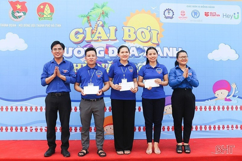 Gần 100 thiếu niên tranh tài Giải bơi “Đường đua xanh” ở TP Hà Tĩnh