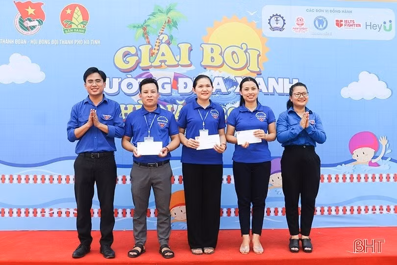 Gần 100 thiếu niên tranh tài Giải bơi “Đường đua xanh” ở TP Hà Tĩnh