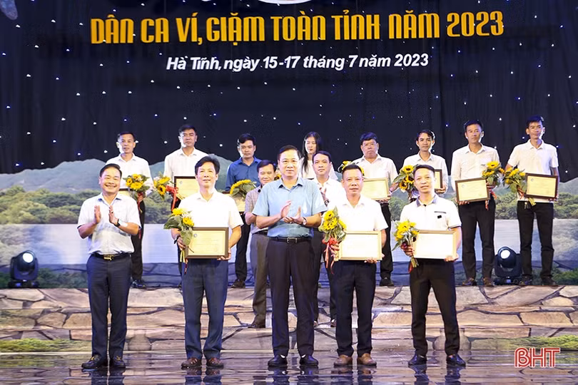 Thành phố Hà Tĩnh và Nghi Xuân giành giải nhất liên hoan dân ca ví, giặm