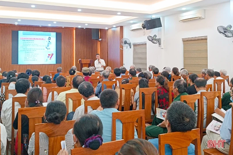 Cán bộ thôn, xã ở Hà Tĩnh cùng vào cuộc giảm sinh