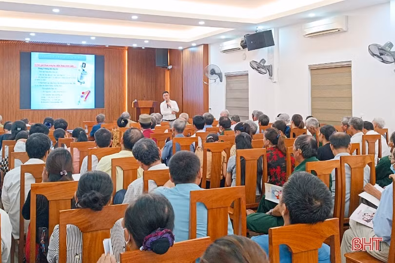 Cán bộ thôn, xã ở Hà Tĩnh cùng vào cuộc giảm sinh