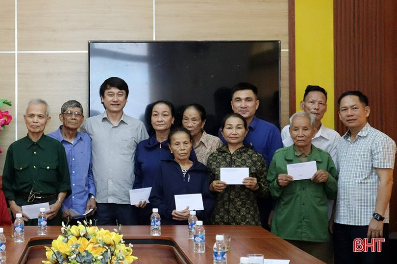 Đoàn ĐBQH Hà Tĩnh thắp hương tri ân các anh hùng liệt sĩ