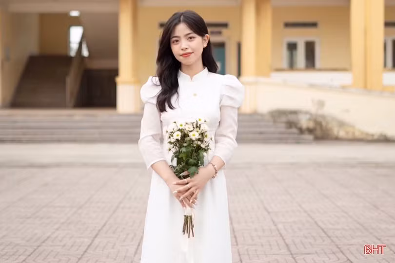 Những câu chuyện thú vị của 4 nữ thủ khoa khối D01 Hà Tĩnh