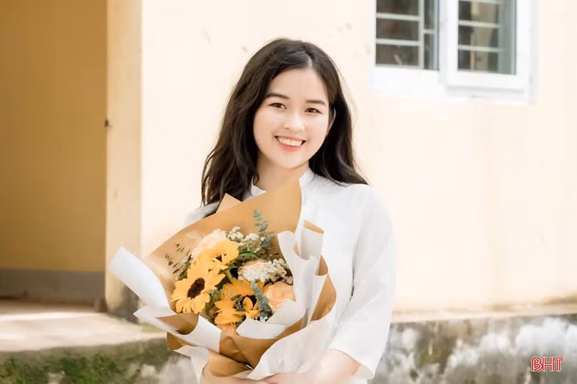 Những câu chuyện thú vị của 4 nữ thủ khoa khối D01 Hà Tĩnh