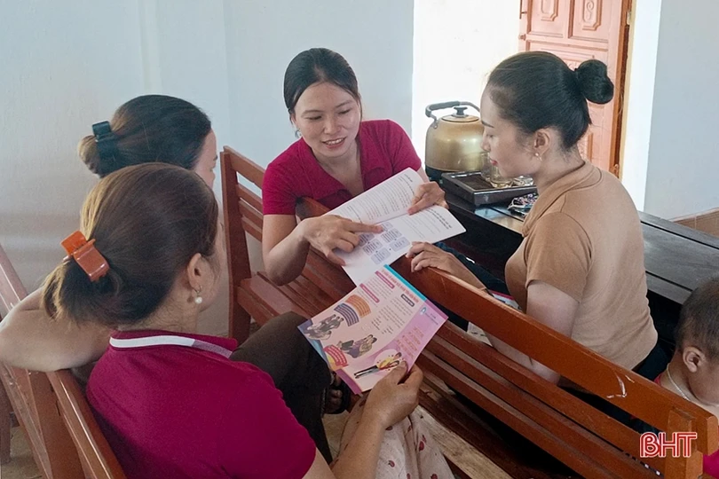 Cán bộ thôn, xã ở Hà Tĩnh cùng vào cuộc giảm sinh