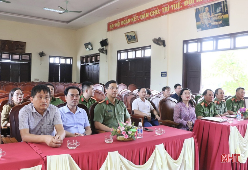 Công dân đầu tiên ở Hà Tĩnh được cấp thủ tục hành chính “3 trong 1”