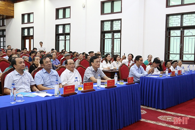 Trao 130 triệu đồng cho gia đình chính sách TP Hà Tĩnh