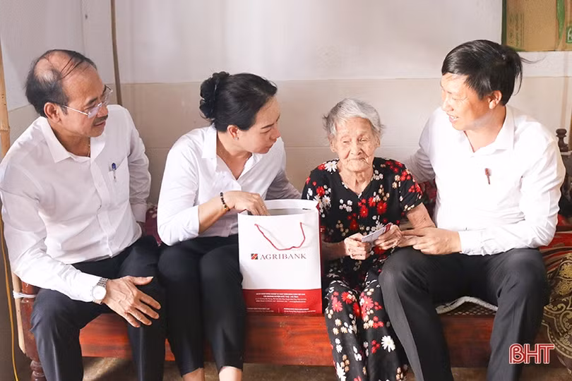 Hà Tĩnh tri ân các anh hùng liệt sĩ, người có công với cách mạng