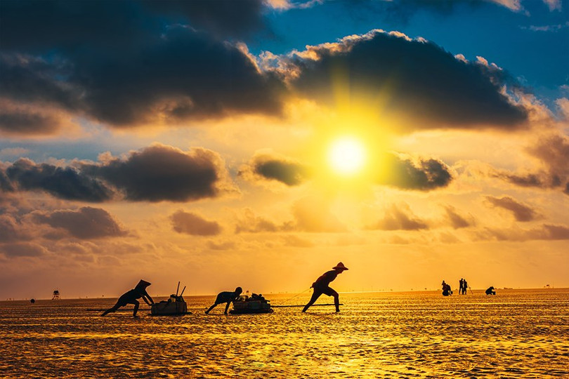 Nét đẹp lao động trên vùng biển “vô cực”