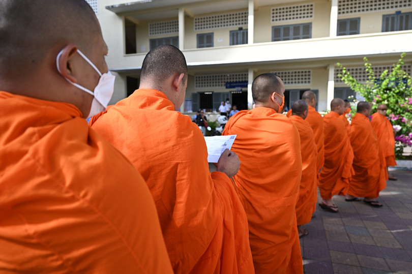 Gia đình Thủ tướng Hun Sen và người dân Campuchia đi bầu cử