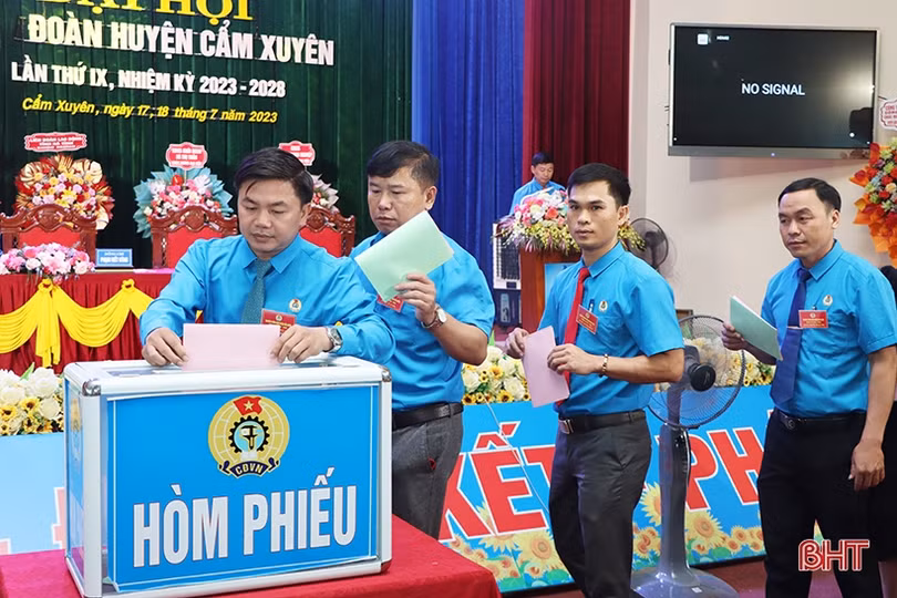 Xây dựng Công đoàn huyện Cẩm Xuyên toàn diện, vững mạnh