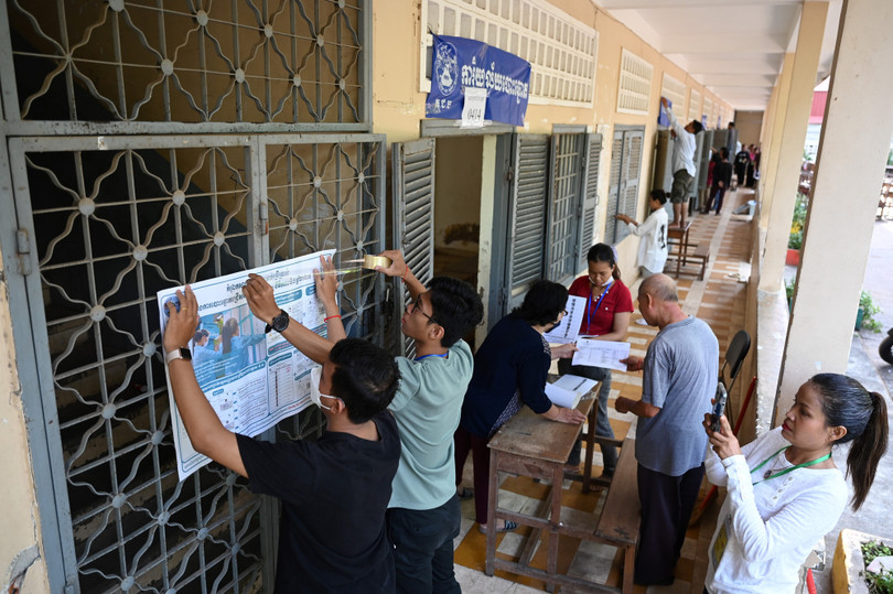 Gia đình Thủ tướng Hun Sen và người dân Campuchia đi bầu cử