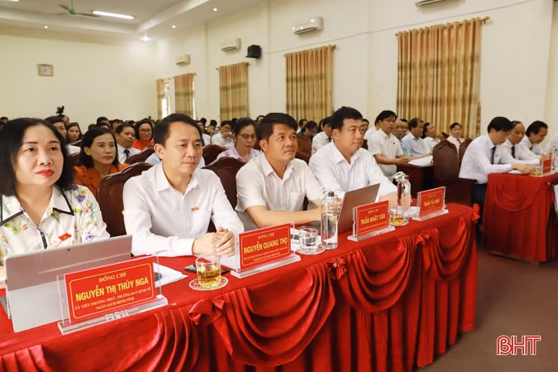 Ông Trần Bình Thân được bầu giữ chức Chủ tịch UBND huyện Hương Sơn