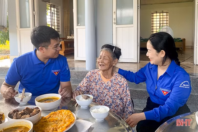 Hà Tĩnh tri ân các anh hùng liệt sĩ, người có công với cách mạng