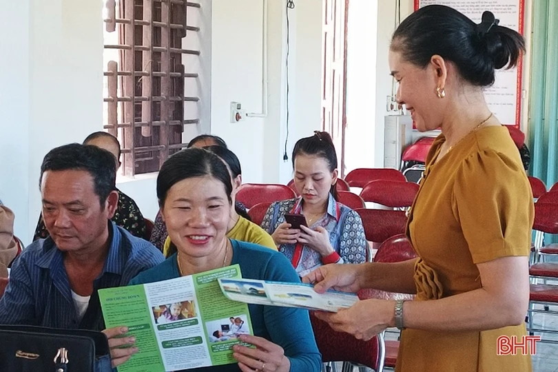 Cán bộ thôn, xã ở Hà Tĩnh cùng vào cuộc giảm sinh