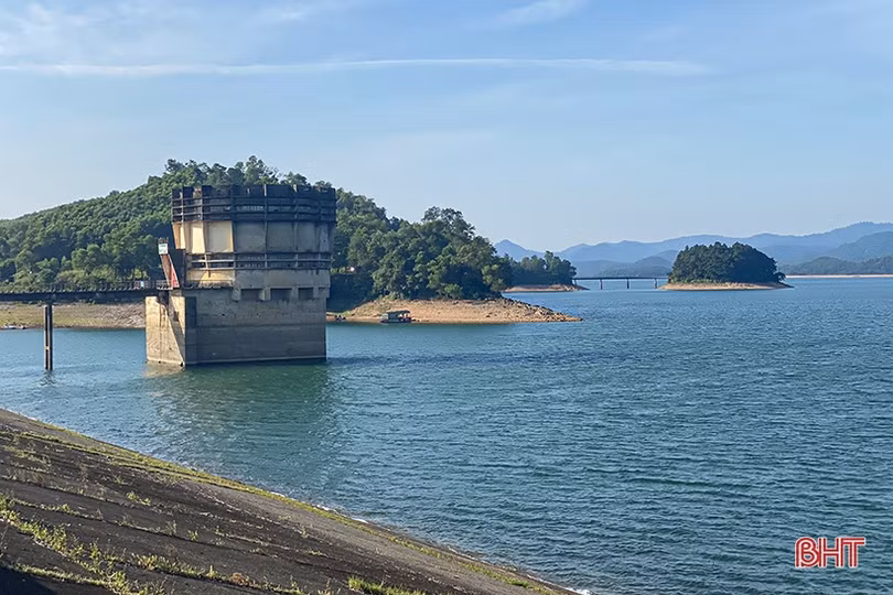 Ruộng đồng Hà Tĩnh được “giải khát”