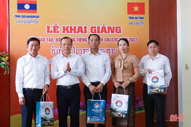 40 cán bộ, công chức, viên chức Hà Tĩnh tham gia bồi dưỡng tiếng Lào