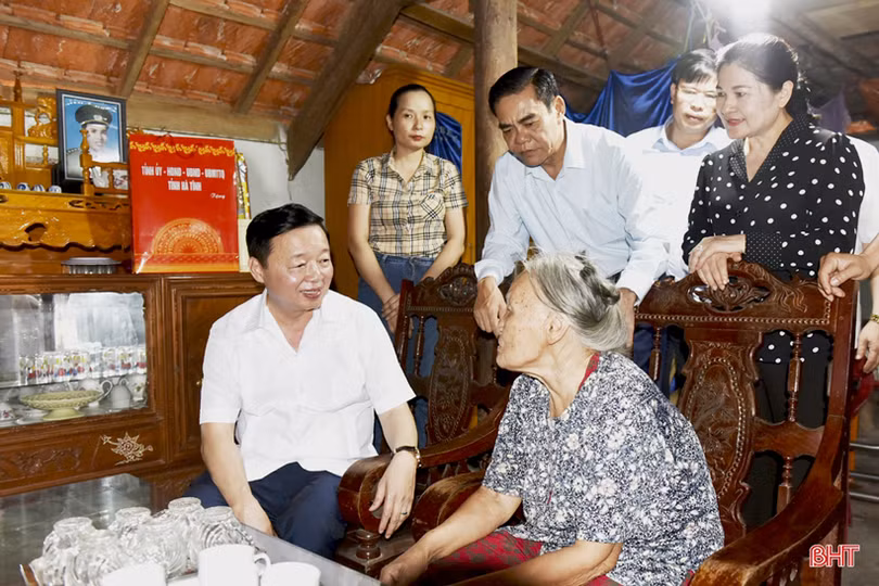 Hà Tĩnh trao tặng hơn 78.000 phần quà tới người có công với cách mạng