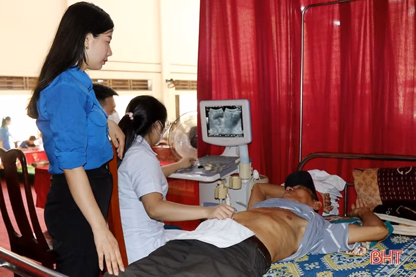 Khám, cấp phát thuốc miễn phí cho các trường hợp chính sách