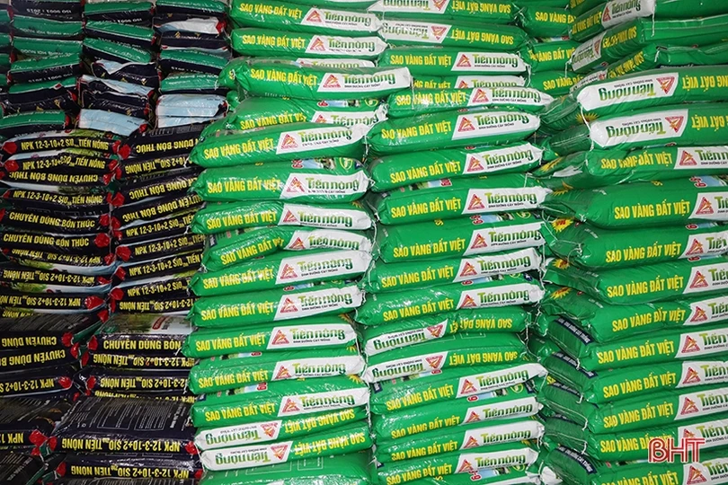 Giá phân bón giảm sâu: Nông dân mừng, cơ sở kinh doanh lo!