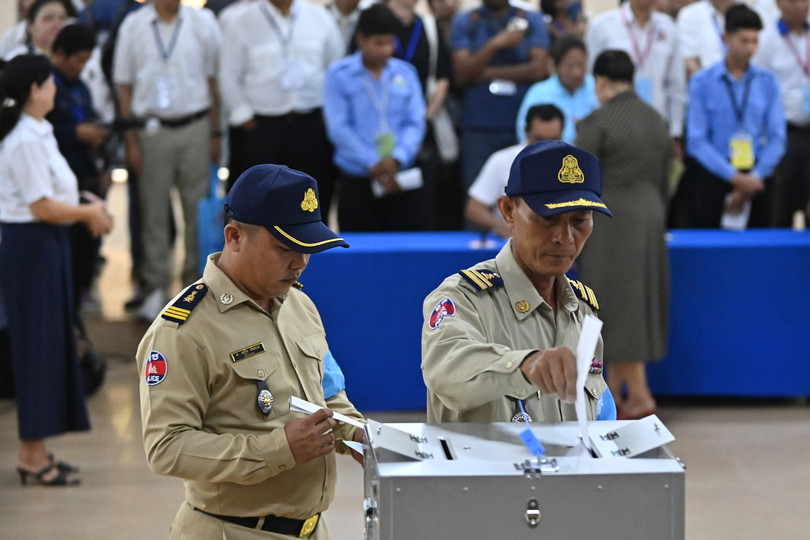 Gia đình Thủ tướng Hun Sen và người dân Campuchia đi bầu cử