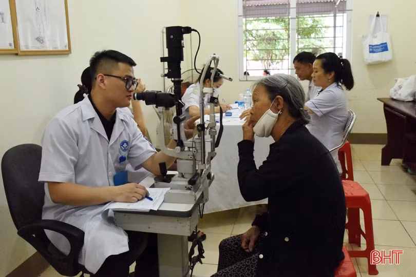 Khám, cấp phát thuốc miễn phí cho các trường hợp chính sách