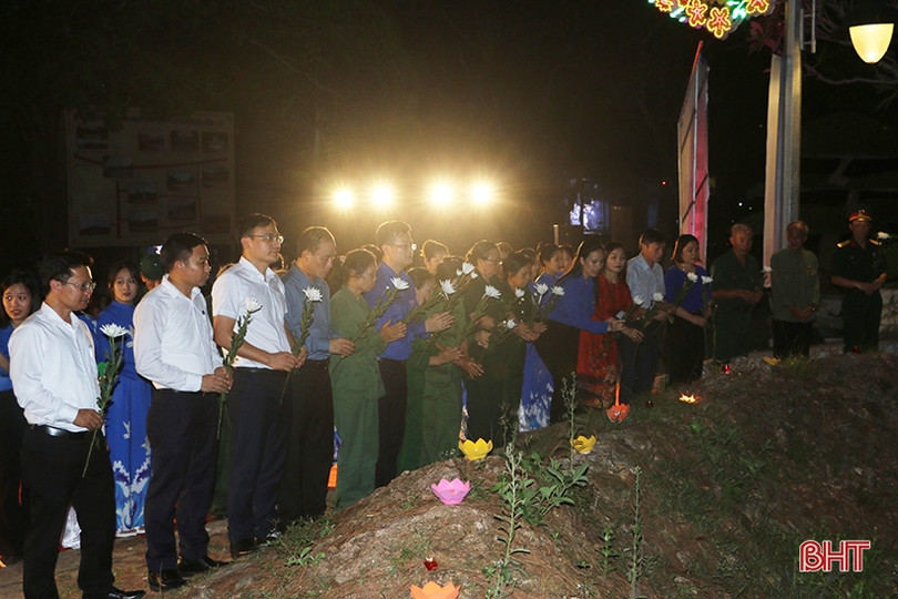 Xúc động lễ thắp nến tri ân các anh hùng liệt sĩ tại Ngã ba Đồng Lộc