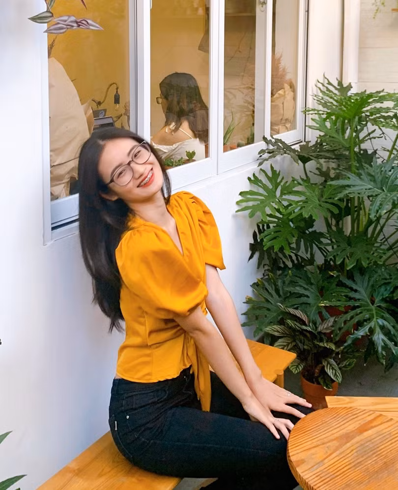Nhan sắc đời thường của hoa hậu Ý Nhi