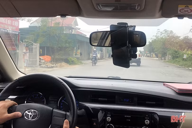 Hiểm họa khôn lường từ việc sử dụng điện thoại khi điều khiển ô tô