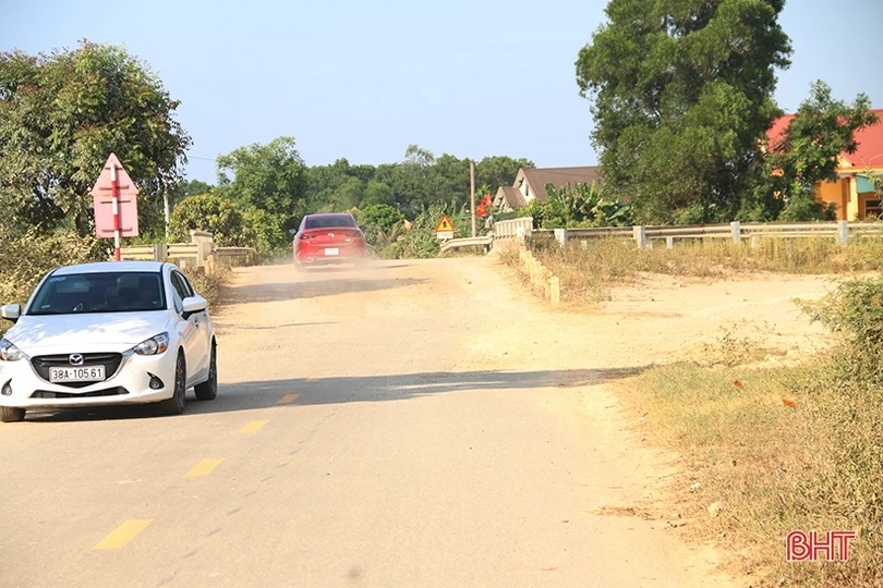 Điểm xuống cấp, “sai khớp” trên tuyến liên huyện Can Lộc - Hương Khê gây nhiều hệ lụy