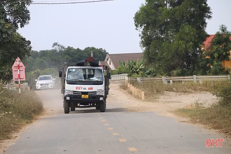 Điểm xuống cấp, “sai khớp” trên tuyến liên huyện Can Lộc - Hương Khê gây nhiều hệ lụy