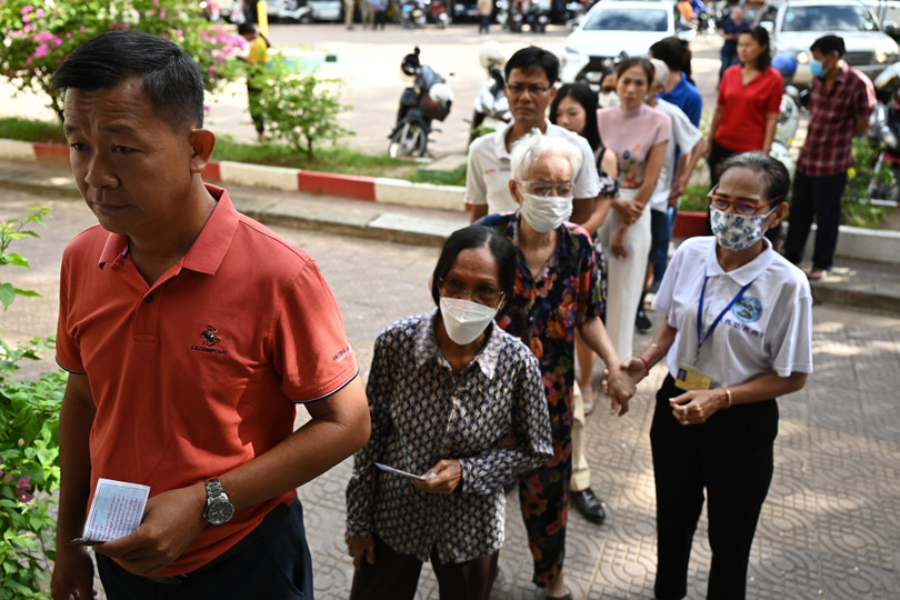 Gia đình Thủ tướng Hun Sen và người dân Campuchia đi bầu cử