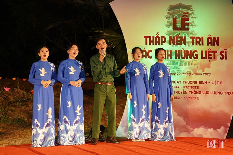 Xúc động lễ thắp nến tri ân các anh hùng liệt sĩ tại Ngã ba Đồng Lộc