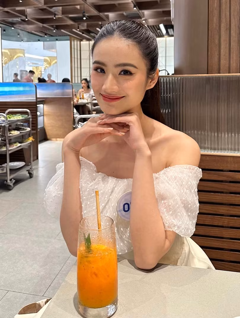 Nhan sắc đời thường của hoa hậu Ý Nhi
