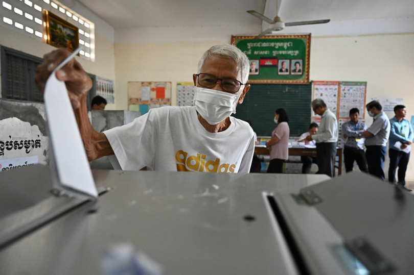 Gia đình Thủ tướng Hun Sen và người dân Campuchia đi bầu cử