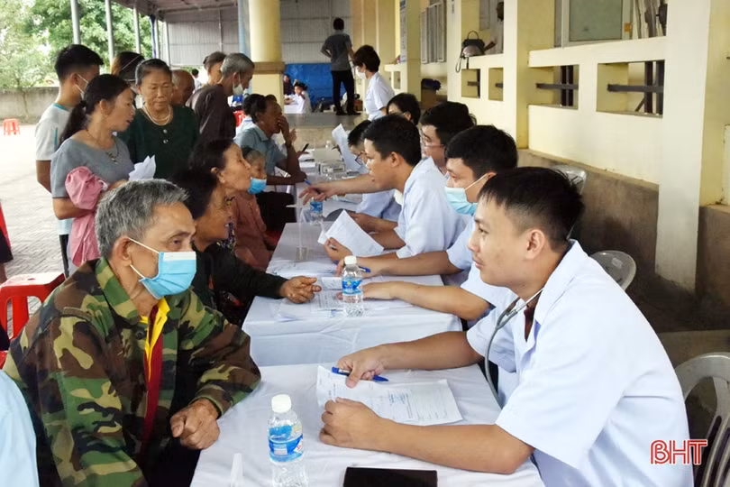 Khám, cấp phát thuốc miễn phí cho các trường hợp chính sách