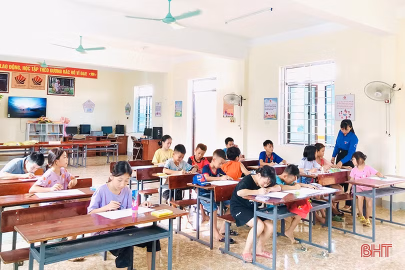 Thiếu nhi Hà Tĩnh vẽ tranh về tình hữu nghị Việt Nam - Cuba