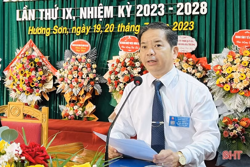 Bà Cù Bích Thuận tái đắc cử Chủ tịch LĐLĐ Hương Sơn