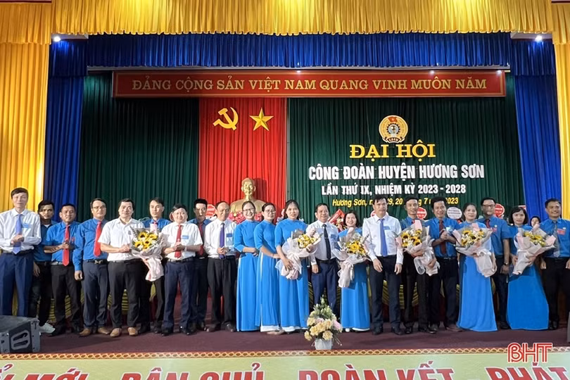 Bà Cù Bích Thuận tái đắc cử Chủ tịch LĐLĐ Hương Sơn