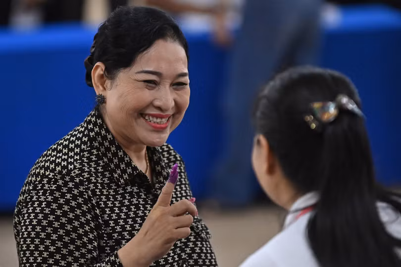 Gia đình Thủ tướng Hun Sen và người dân Campuchia đi bầu cử