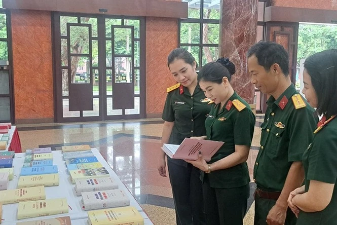 Ra mắt cuốn sách của Tổng Bí thư về đường lối quân sự, chiến lược quốc phòng