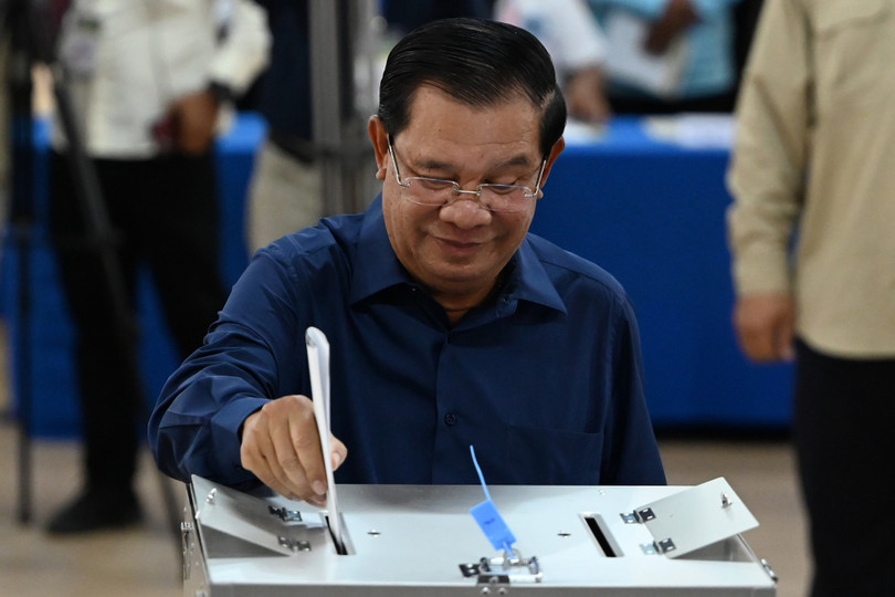 Gia đình Thủ tướng Hun Sen và người dân Campuchia đi bầu cử