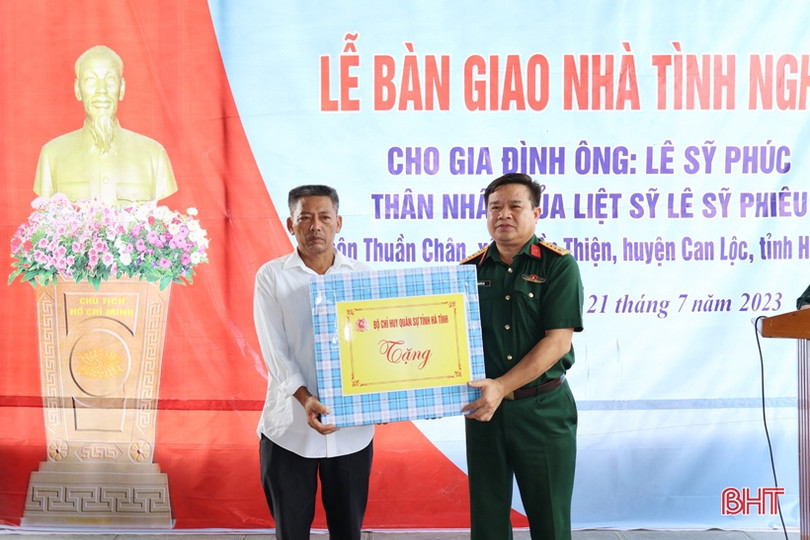 Quân khu 4 tri ân các anh hùng liệt sĩ tại Hà Tĩnh