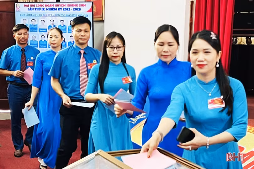Bà Cù Bích Thuận tái đắc cử Chủ tịch LĐLĐ Hương Sơn